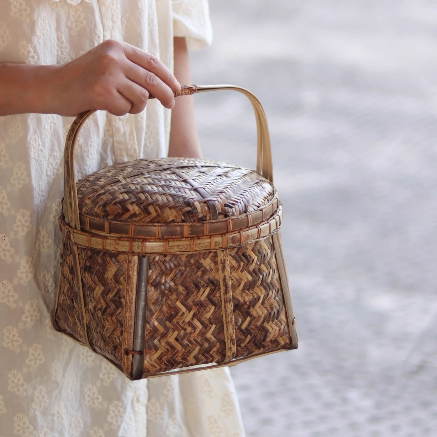 昭和初期~中期に使用したリュックサック代わりの籐製円筒形バスケット(