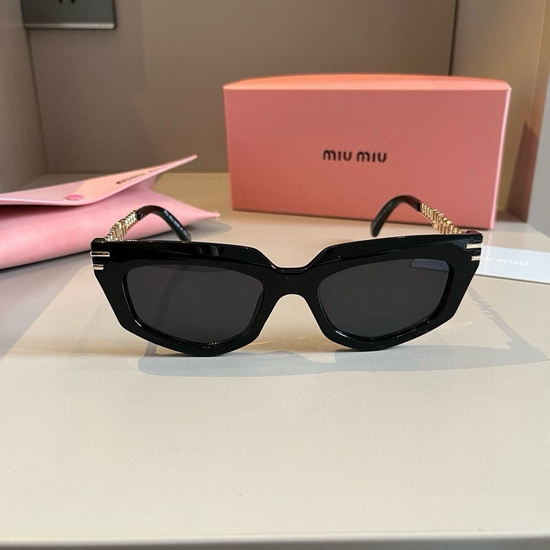 新品未使用 ミュウミュウ（Miu Miu）メガネ 猫目型サングラス、精巧なミュウミュウロゴ付き 星空モデル 女性向け偏光サングラス - メルカリ