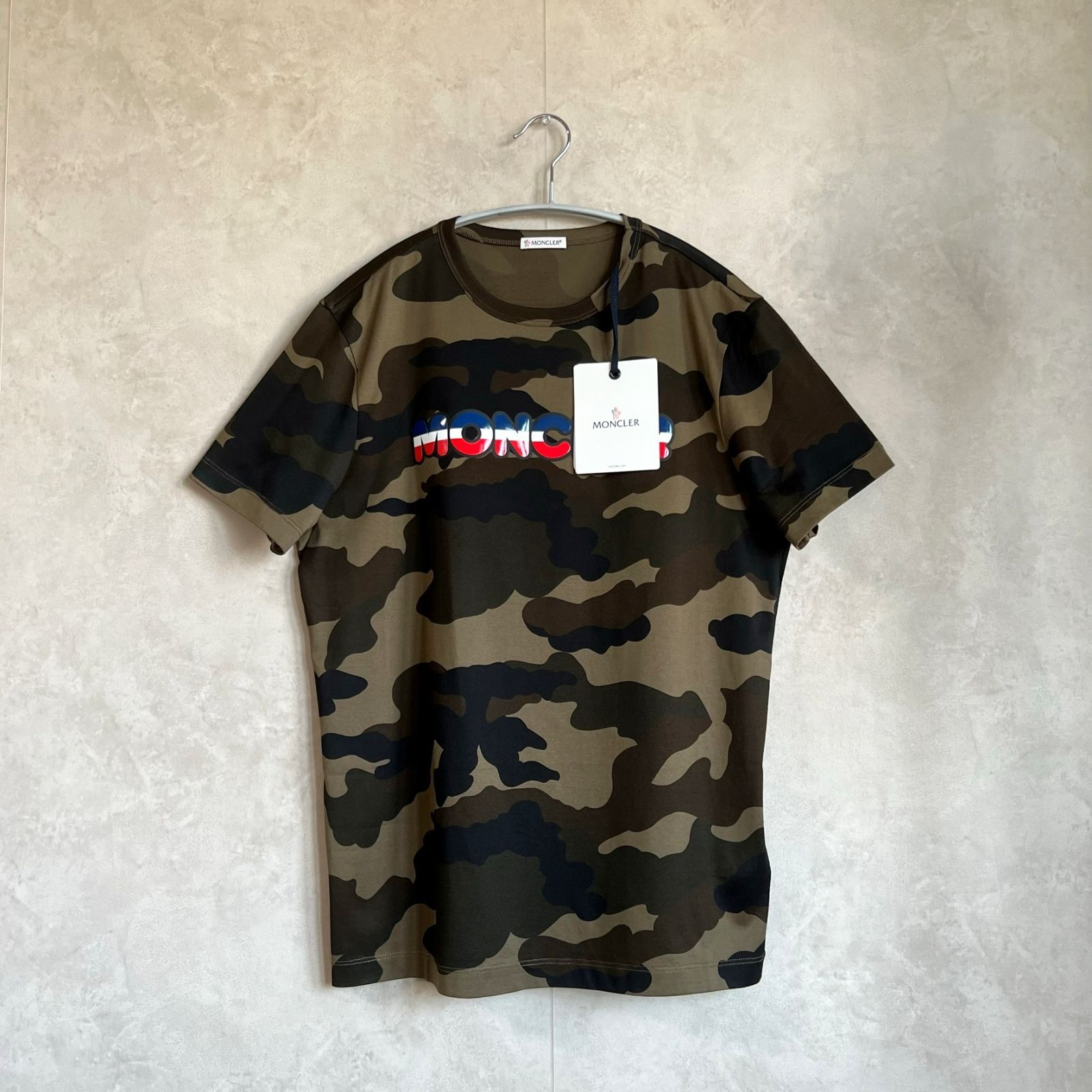 新品未使用タグ付き】モンクレール 迷彩 ロゴTシャツ - メルカリ