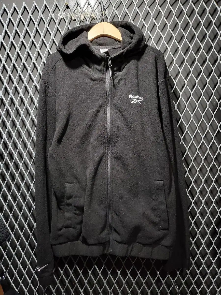 【雷市場（ポンジャン）商品韓国直送】 Reebok(リーボック) フリース フード付き ジップアップパーカー