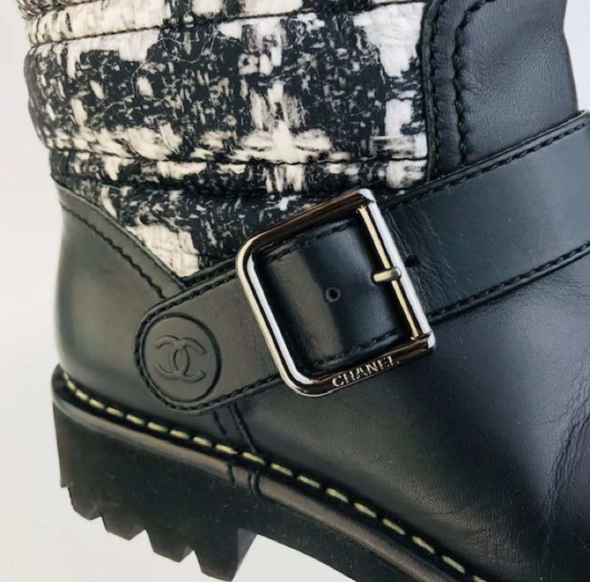 CHANEL シャネル レディース レザー切替し ツイード ココマークデザイン エンジニアブーツ スノーブーツ 35 イタリア製 ブラック レディースブーツ 秋冬物 ショートブーツ レディース靴