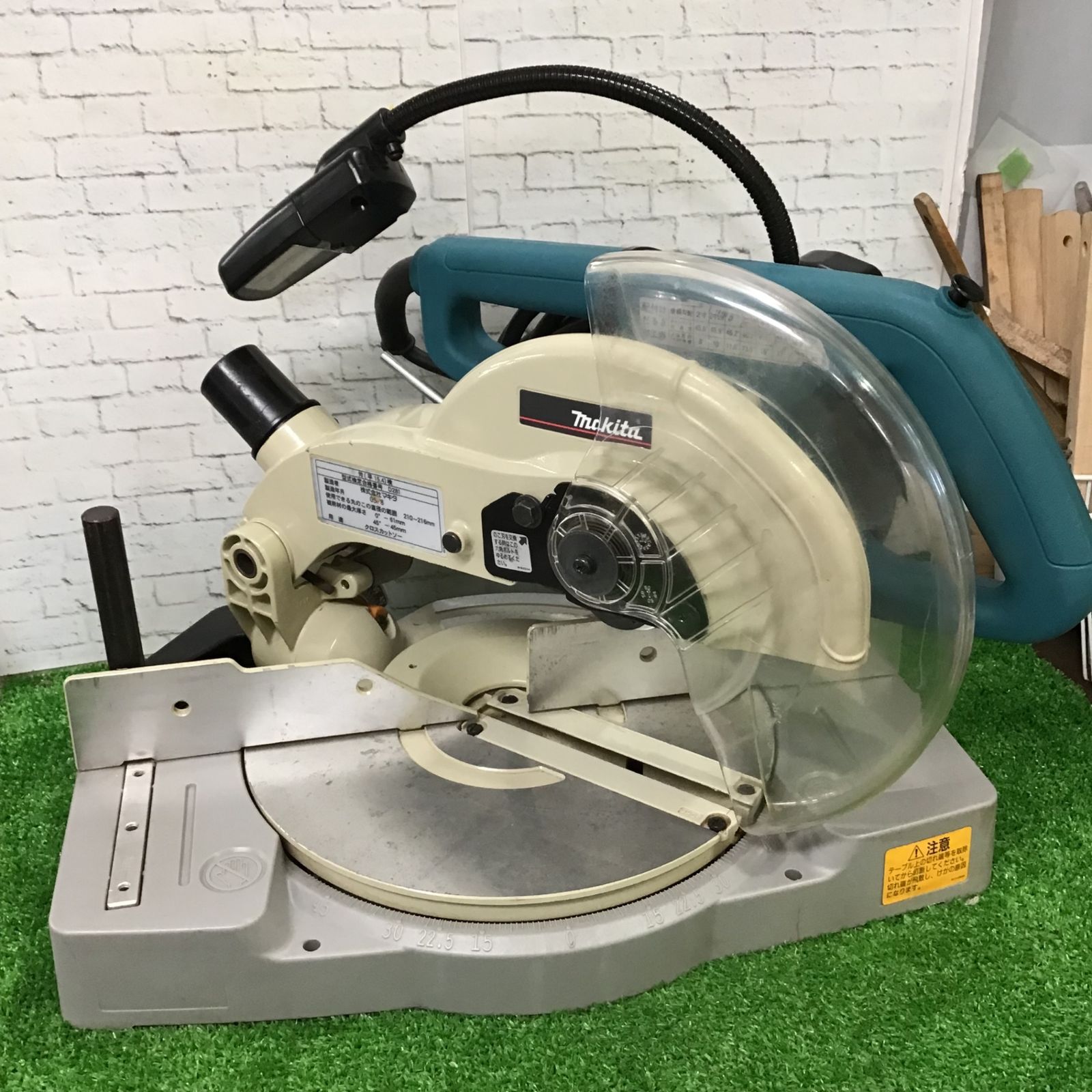 Makita 216mm 卓上マルノコ LS0840F