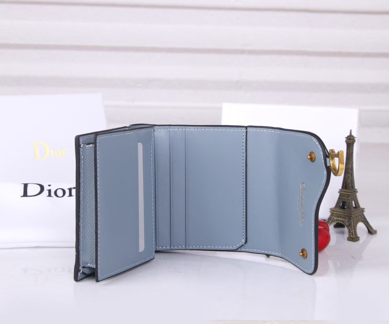 これ以上はお値下げできません。dior 財布 エナメル 正規品 水色 これ以上はお値下げできません。dior 財布 エナメル 正規品 水色