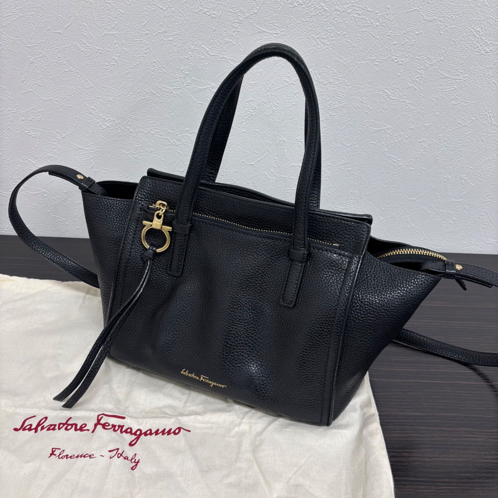 Salvatore Ferragamo サルヴァトーレフェラガモ エイミー