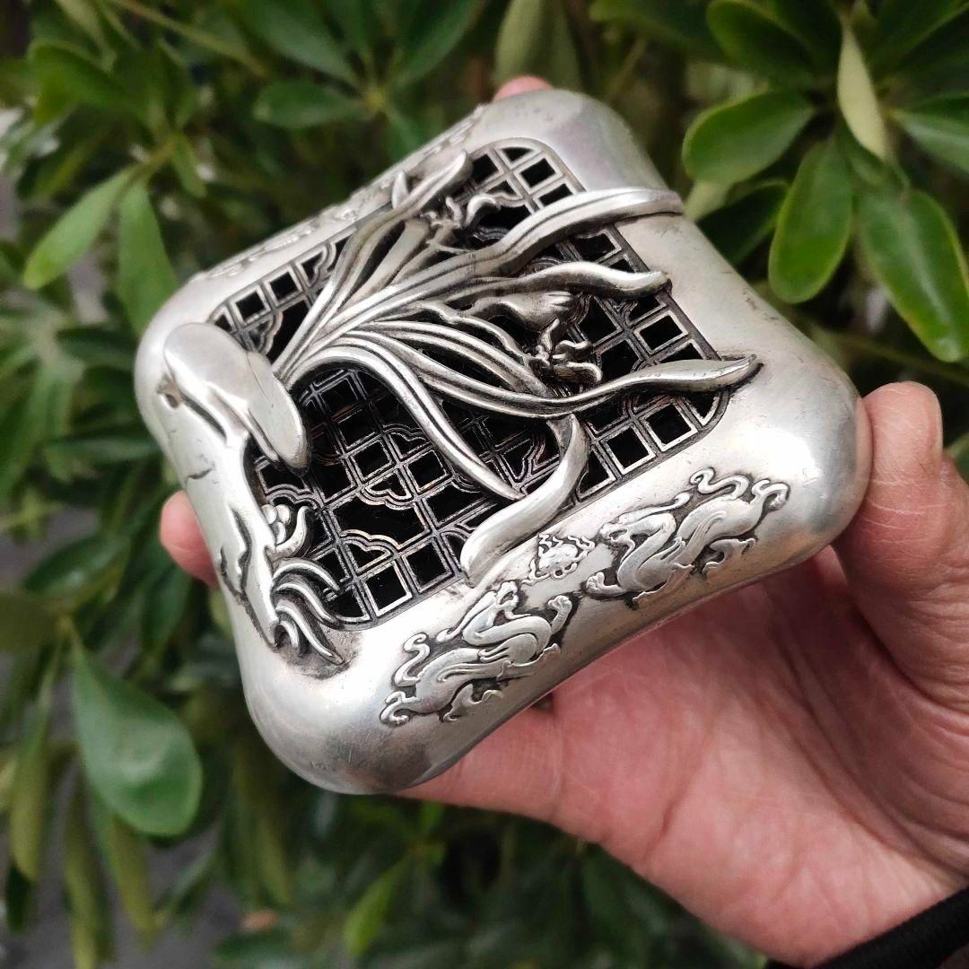 ロシア グジェリ焼 青い花装飾の皿 約28cm ロシア グジェリ焼 青い花装飾