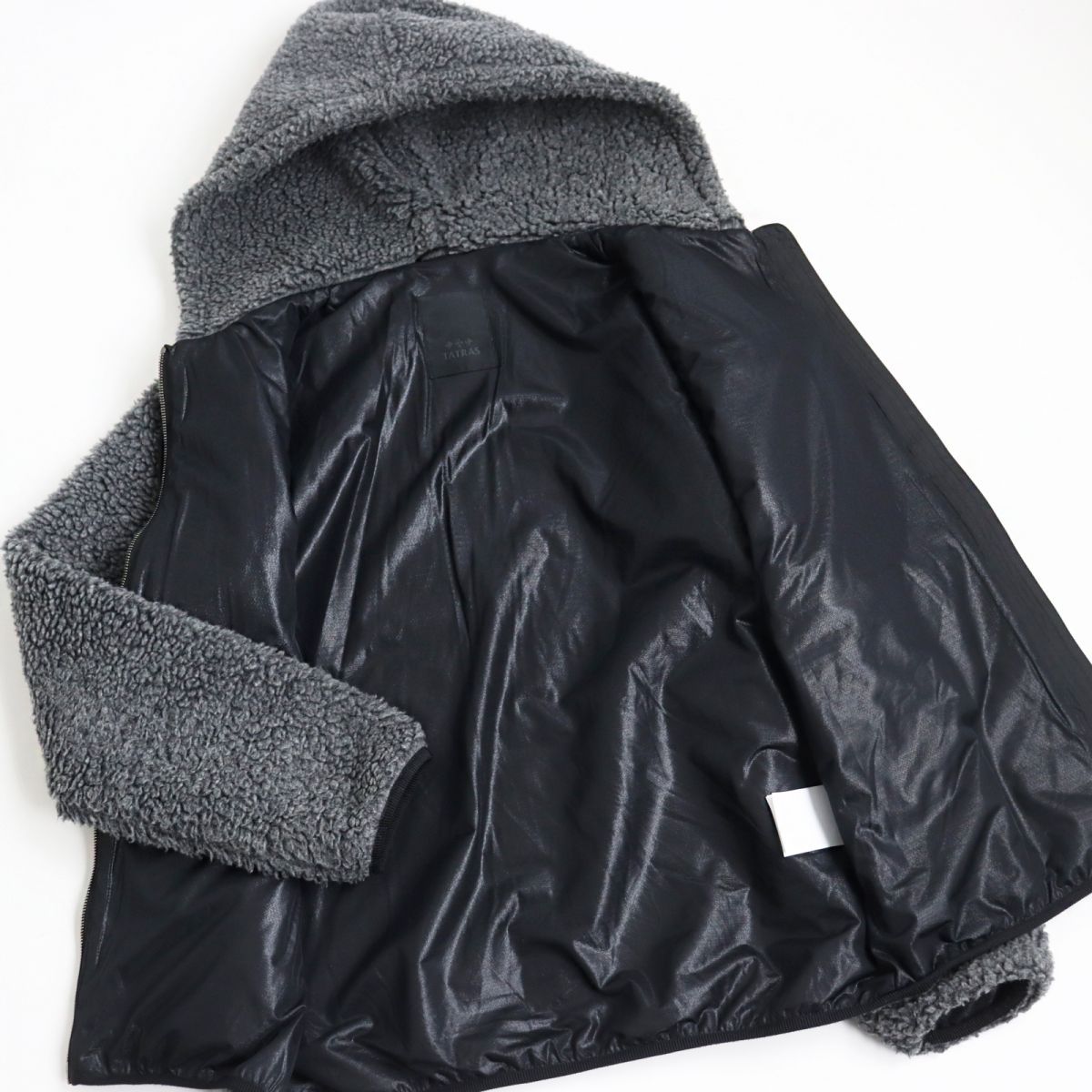 美品●22AW TATRAS タトラス DOMAGIO/ドマージオ MTAT22A4860 ロゴ付 フーデッド ボアブルゾン/フリースジャケット  グレー 3 日本製 正規品