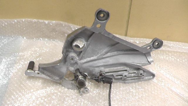 GSR250F LC6GJ55D001108xxx の ステップ右 ブレーキ 1758264156