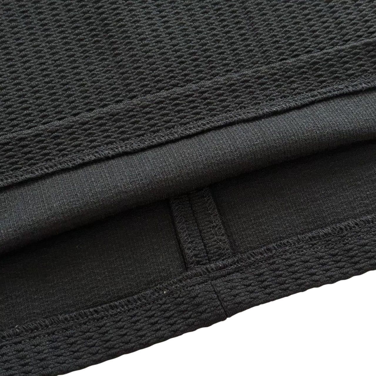 黒 ノースリーブ