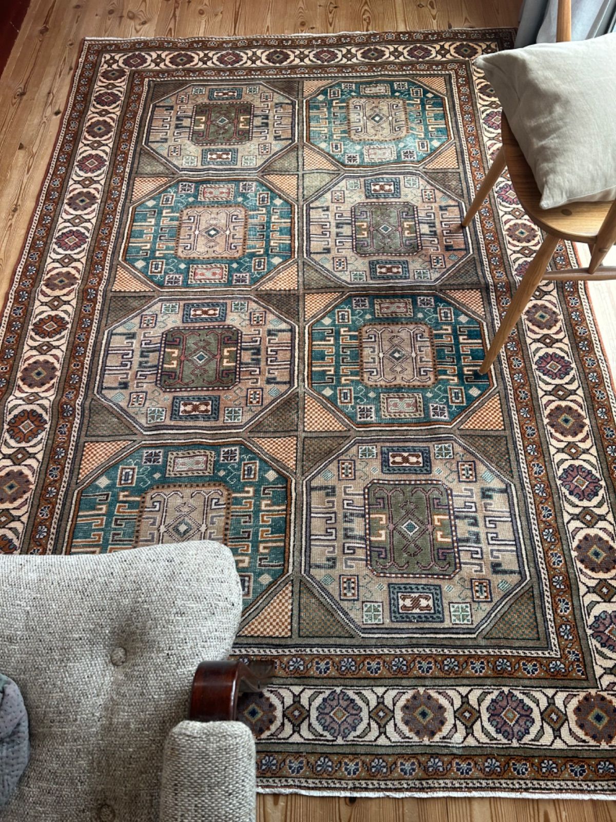 【新品】トルコ　カイセリ　絨毯 こんにちは♡ リビングサイズのカイセリ絨毯は 華やかさとエレガントさ