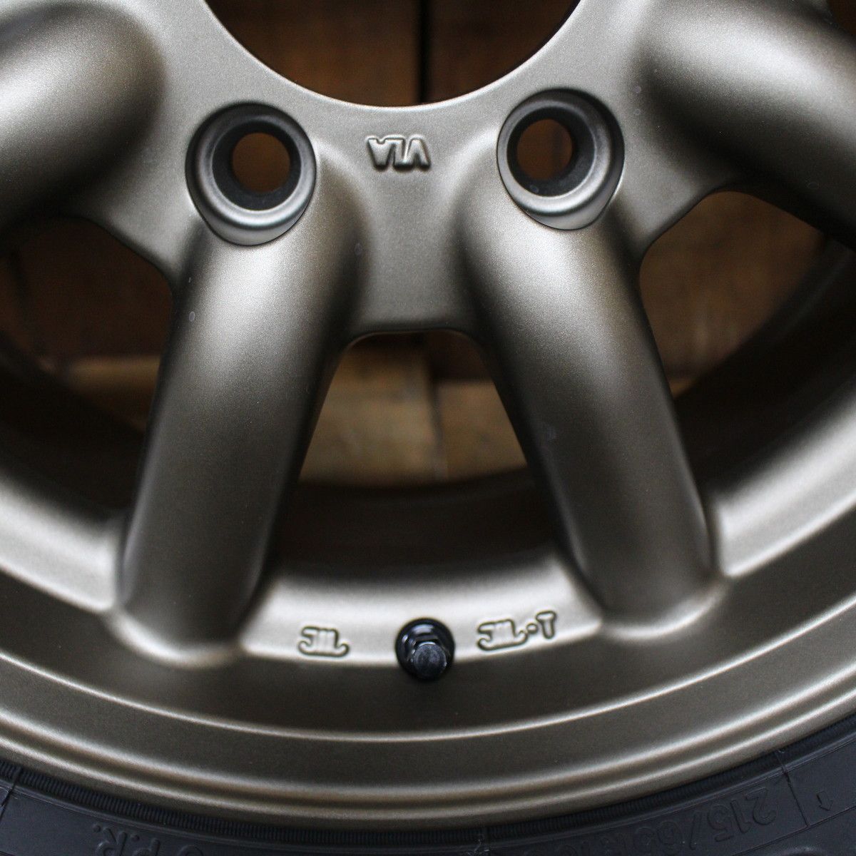 200系 ハイエース 車検対応 ファブレス BARONE MC-9 16in TOYO