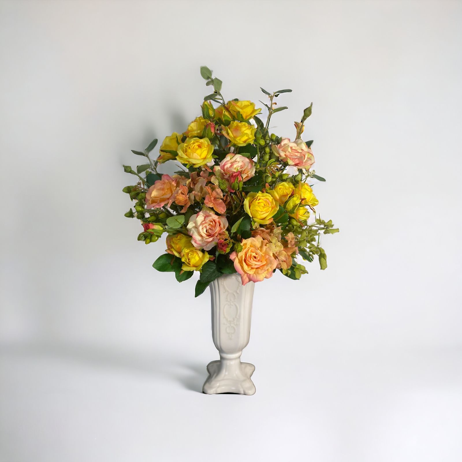 お歳暮 人気 オシャレ 母の日フラワーアレンジメント 黄色の薔薇 （母の日 エレガント スタンド花