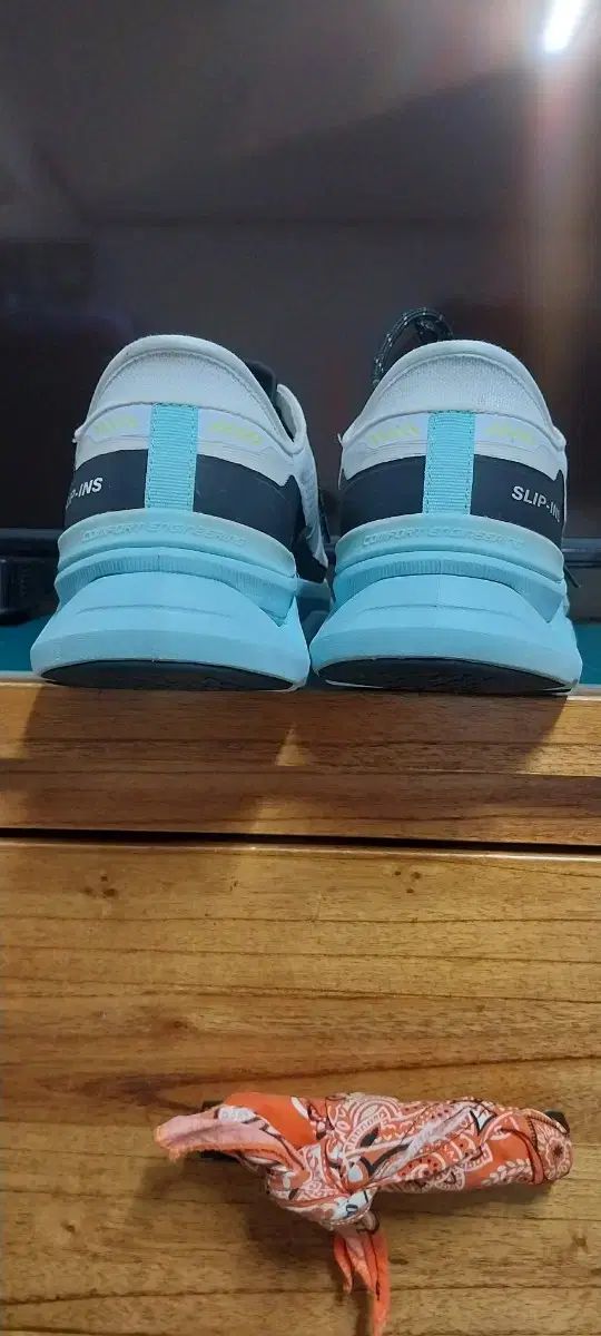 SKECHERS スケッチャーズ