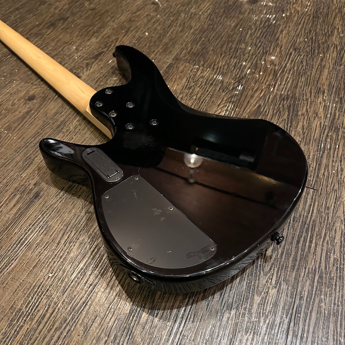 Washburn BB14 Electric Bass ワッシュバーン エレキベース