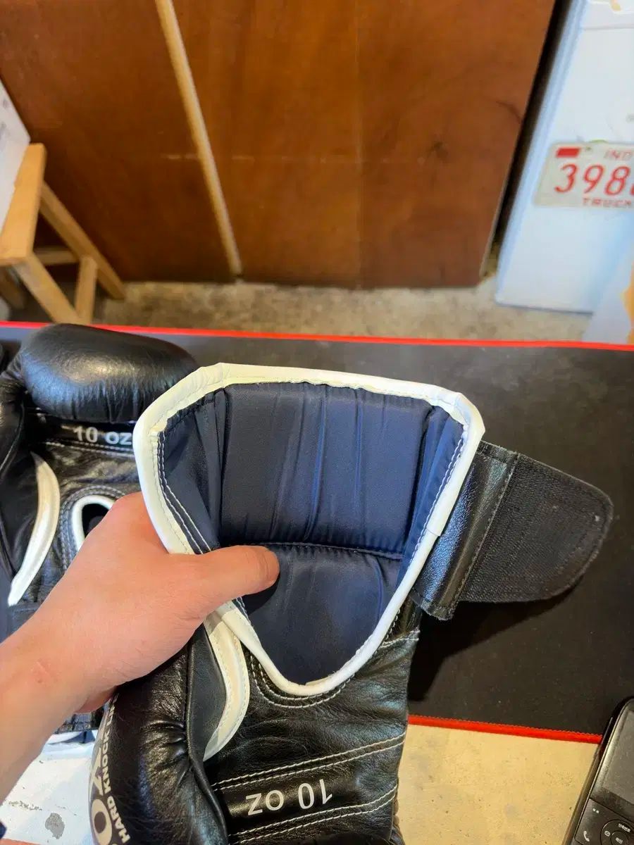  ISAMI ボクシンググローブ 10 oz ブラック バックル イサミ その他 ボクシング