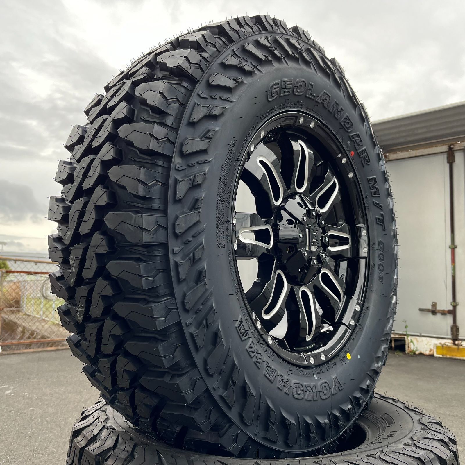 ハイラックス GUN125 タイヤホイールセット 265/65R17