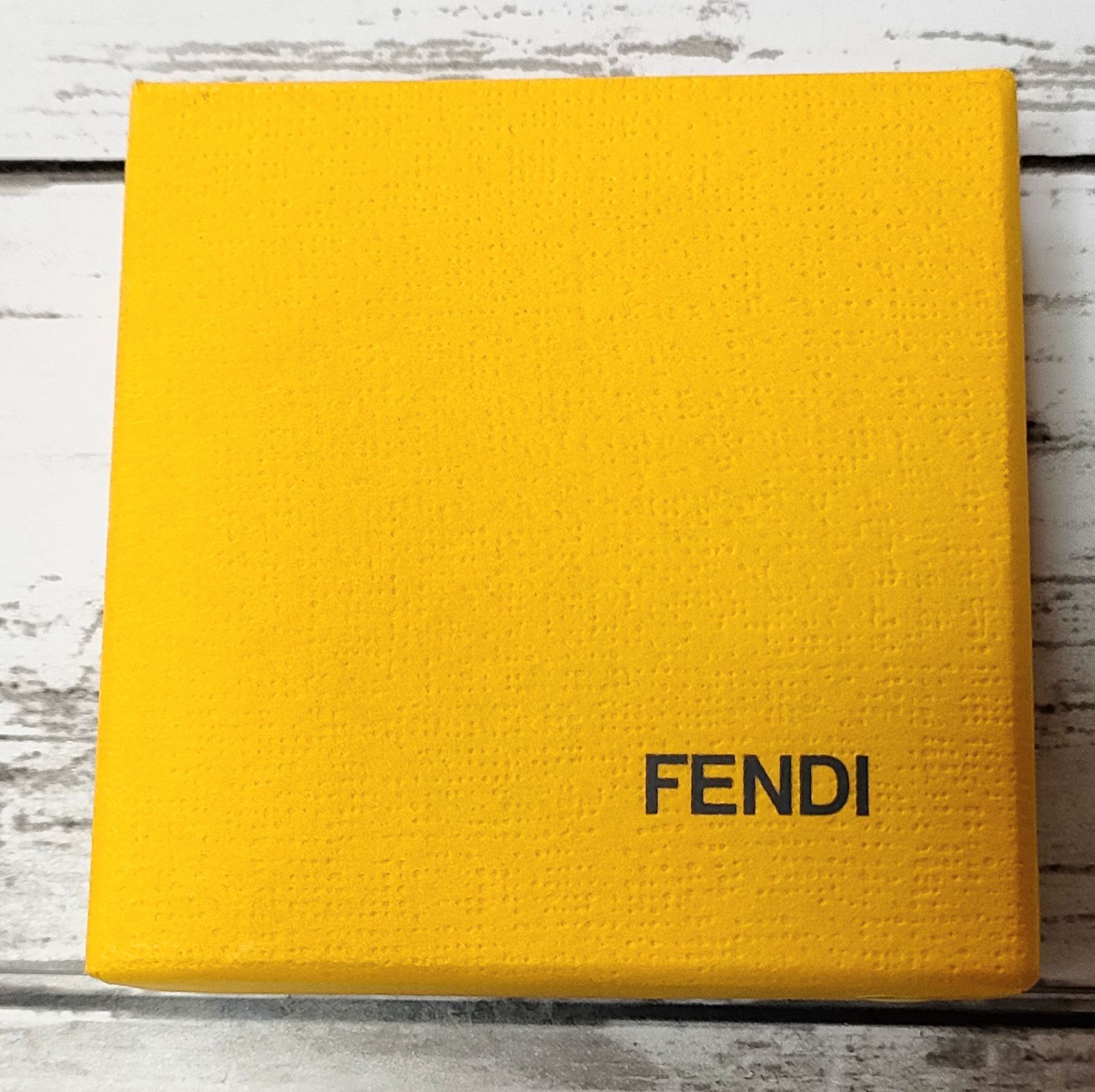 FENDI 携帯 スマホ ストラップ レザー 金具 箱 袋付き - メルカリ