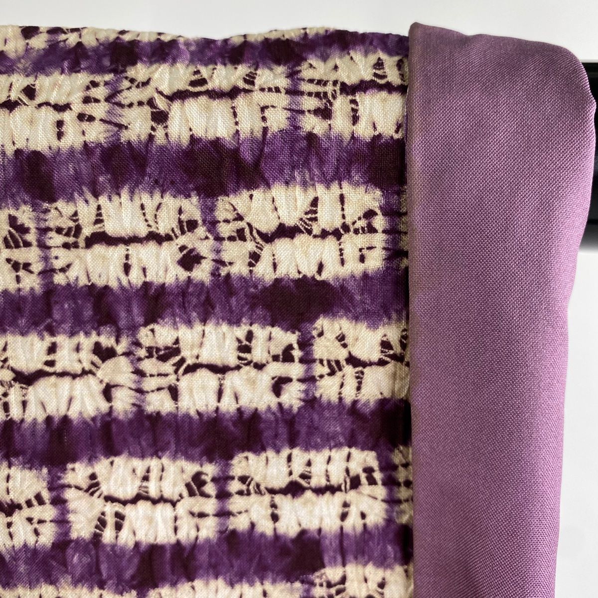 未使用品 小紋 赤紫 ブルーグレー 絞り 紬地 身丈164.0cm 正絹