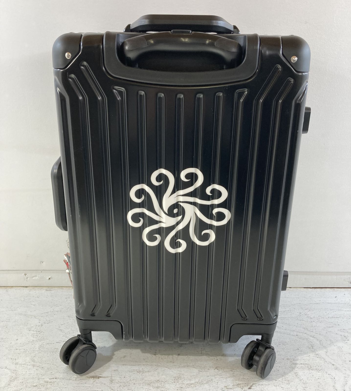 第五人格 スーツ キャリー ケース 公式】IdentityV 第五人格 on X: 