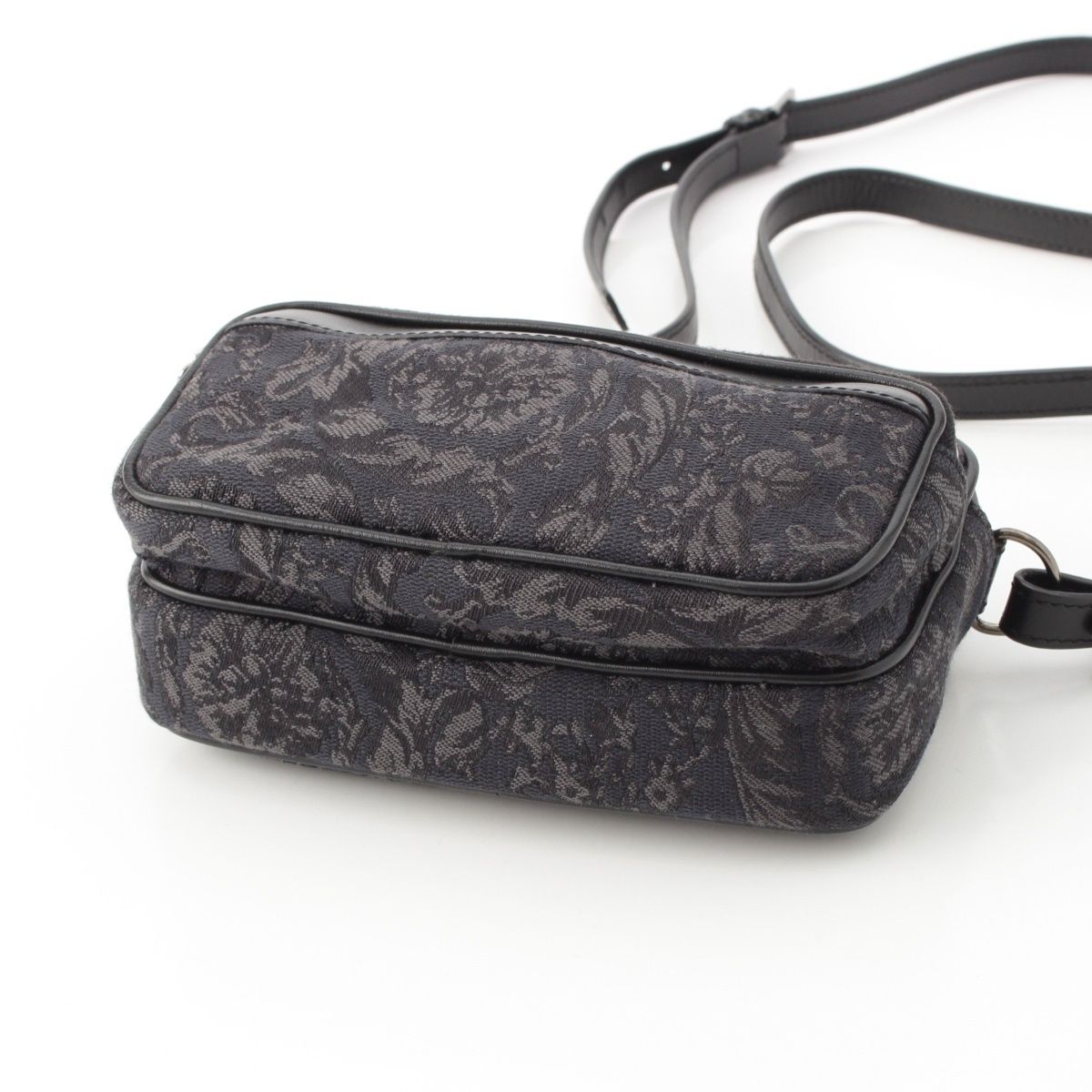 ヴェルサーチェ☆バロッコ メッセンジャーバッグ 新品未使用】VERSACE バロッコ メッセンジャーバッグ クロス