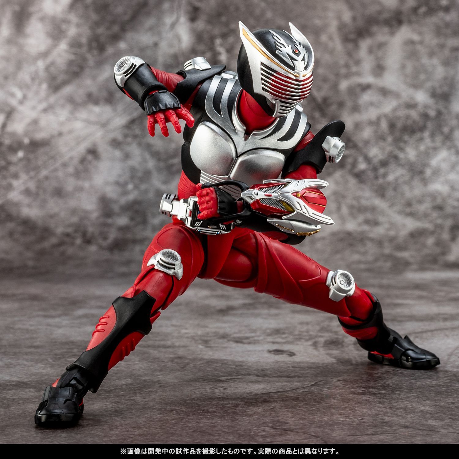 S.H.Figuarts(フィギュアーツ)(真骨彫製法) 仮面ライダー龍騎 ノン 