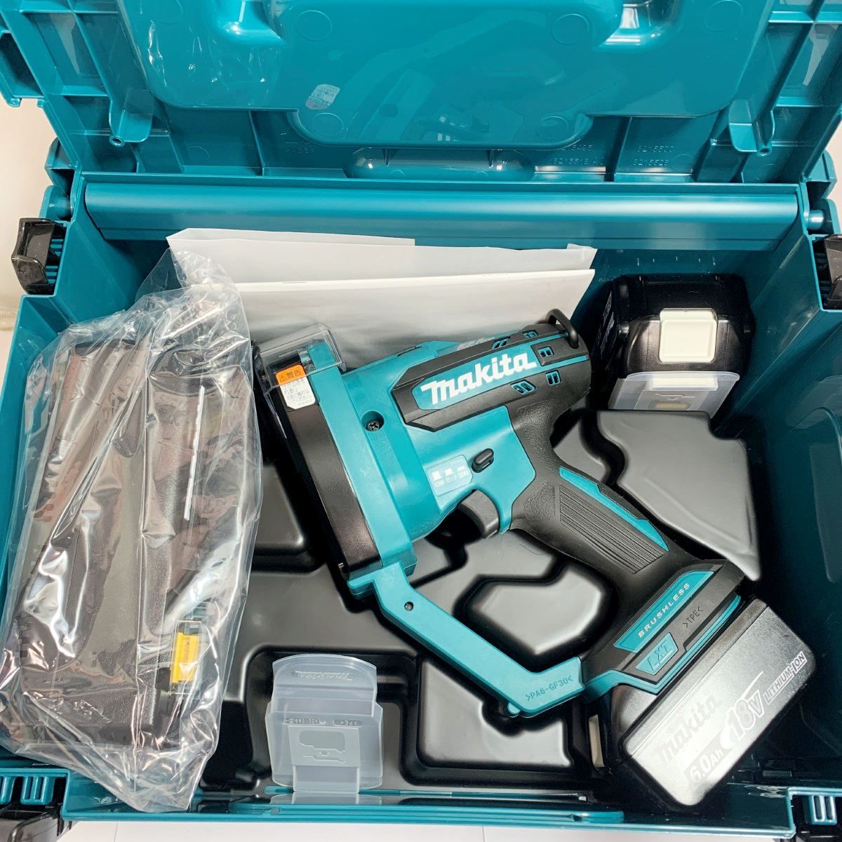♭♭MAKITA マキタ 充電式全ネジカッタ 充電器 充電池2個 ケース付 コードレス式 SC102DRGX ブルー