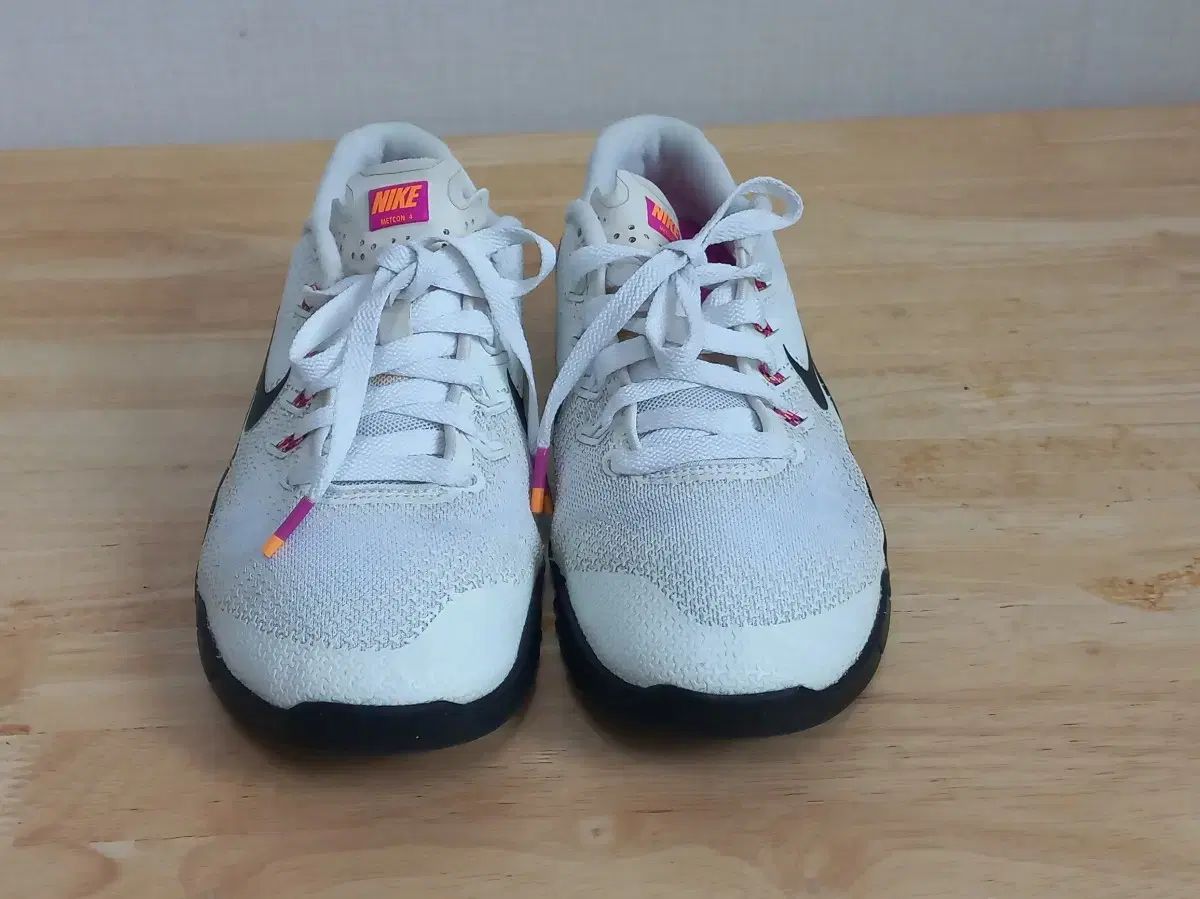 NIKE ナイキ METCON4 924953 ー 101 245mm