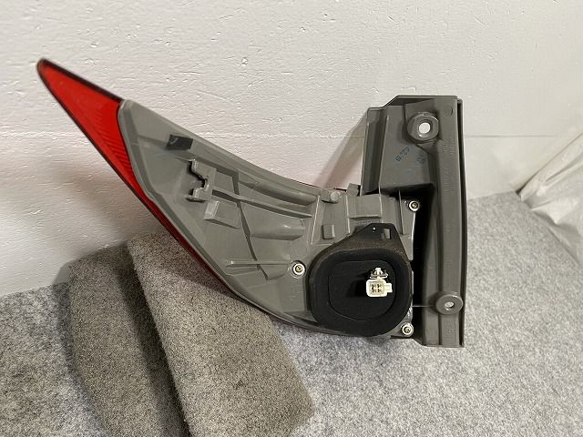 トヨタ「エスティマACR55」純正右テールランプICHIKOH28-193 エスティマ DBA-ACR55W 右テールランプ 1F7 81551-28400 : YRC