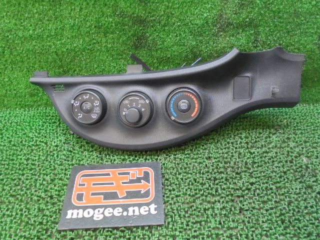 NCP91 ヴィッツ　エアコンスイッチ　楽々メルカリ便 ngp-parts-o-store_10700-23022080
