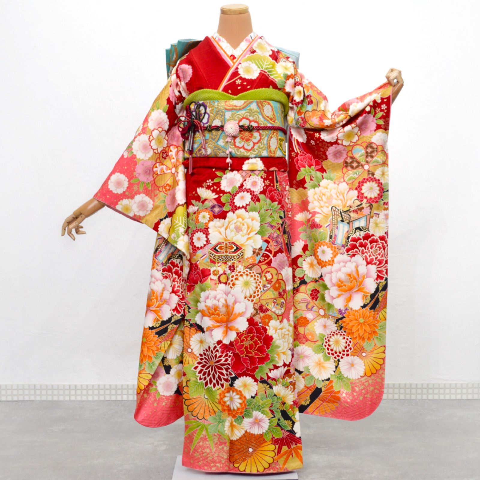 大幅値下げ‼️即発送・美品　正絹 振袖 フルセット 黒 鶴 成人式・前撮り・卒業式 美品》正絹 振袖フルセット M〜LLサイズ 成人式 赤地 パールトーン加工