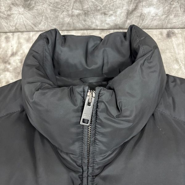 PRADA/プラダ NYLON PIUMA NERO トライアングル ロゴ プレート ダウン
