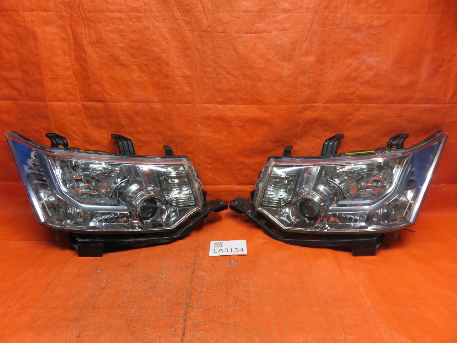 デリカD5 右ヘッドライト HID CV5W 100-87918 レベ付 ミツビシ 前期