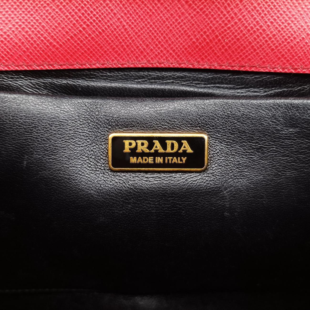 プラダPradaヴィテッロディアノレッドサフィアーノレザー1BP006117