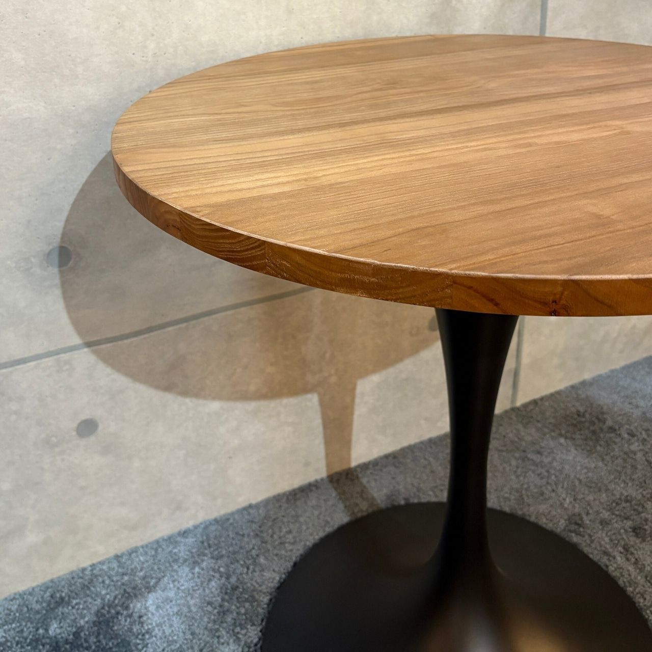 コーヒーテーブル チューリップベース