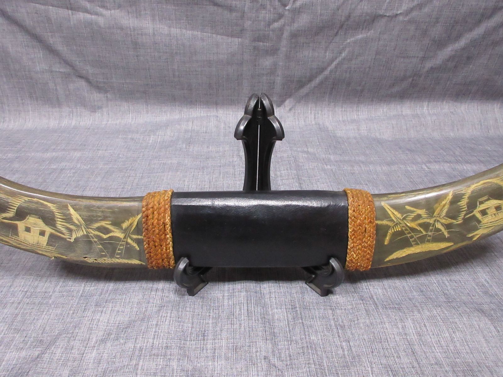 昭和レトロ 水牛の角 南国柄彫刻 民芸品 置物 ディスプレイ インテリア 96da39b78bcdee3ccd6b0b322ff32f