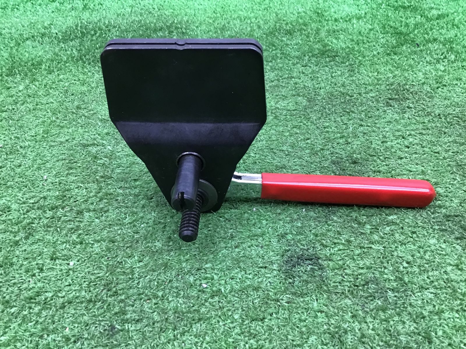 ブレーキキャリパープレス