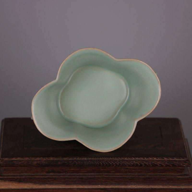 宋汝窯天青釉三足香炉 筆洗 景徳鎮 陶磁器 装飾品 現代工芸品 美術品 置物 景徳鎮 磁器 宋汝窯天青釉開片小三足支釘香炉磁器 開片 陶磁器