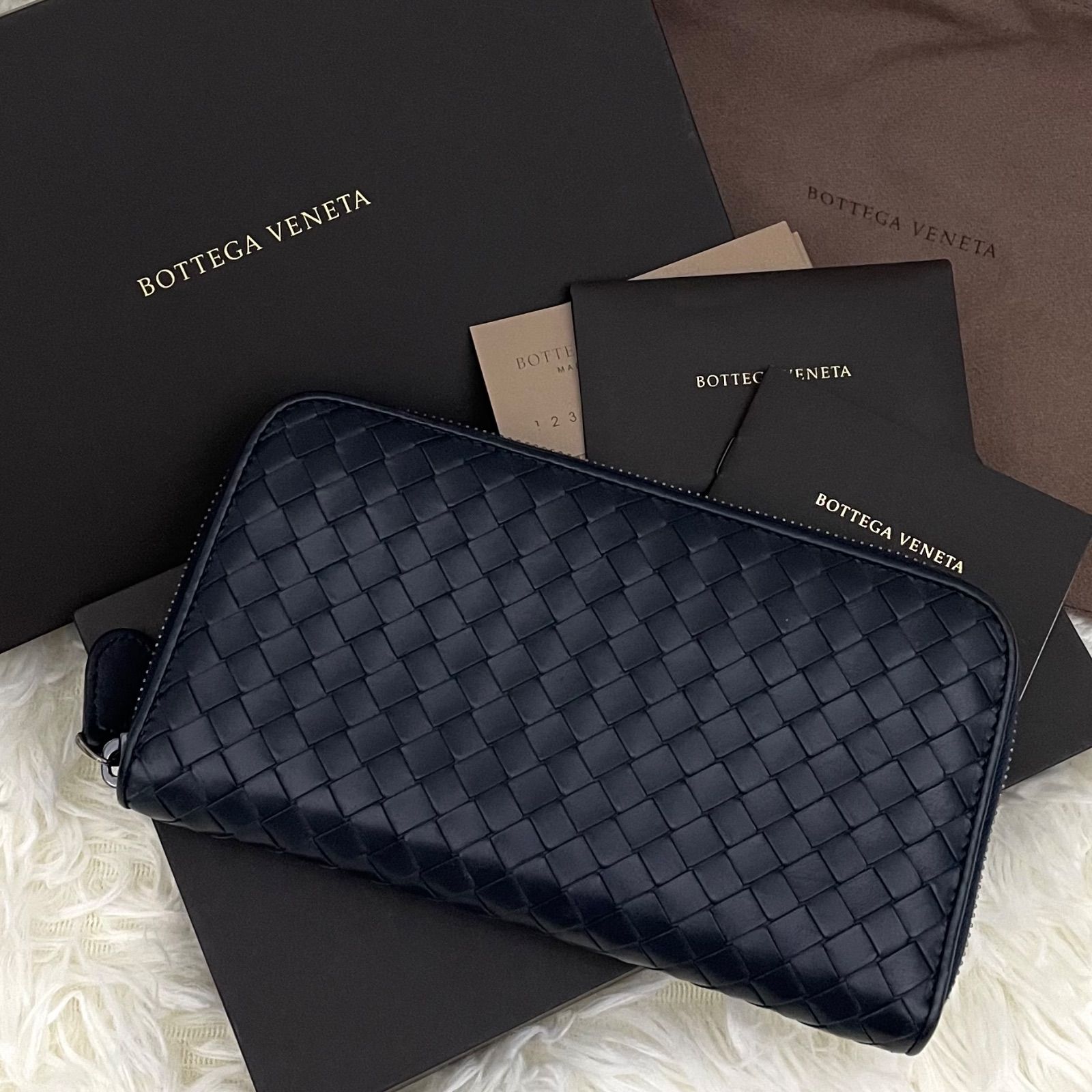BOTTEGA VENETA ボッテガヴェネタ イントレチャート レザー ラウンドファスナー 長財布 ネイビー系