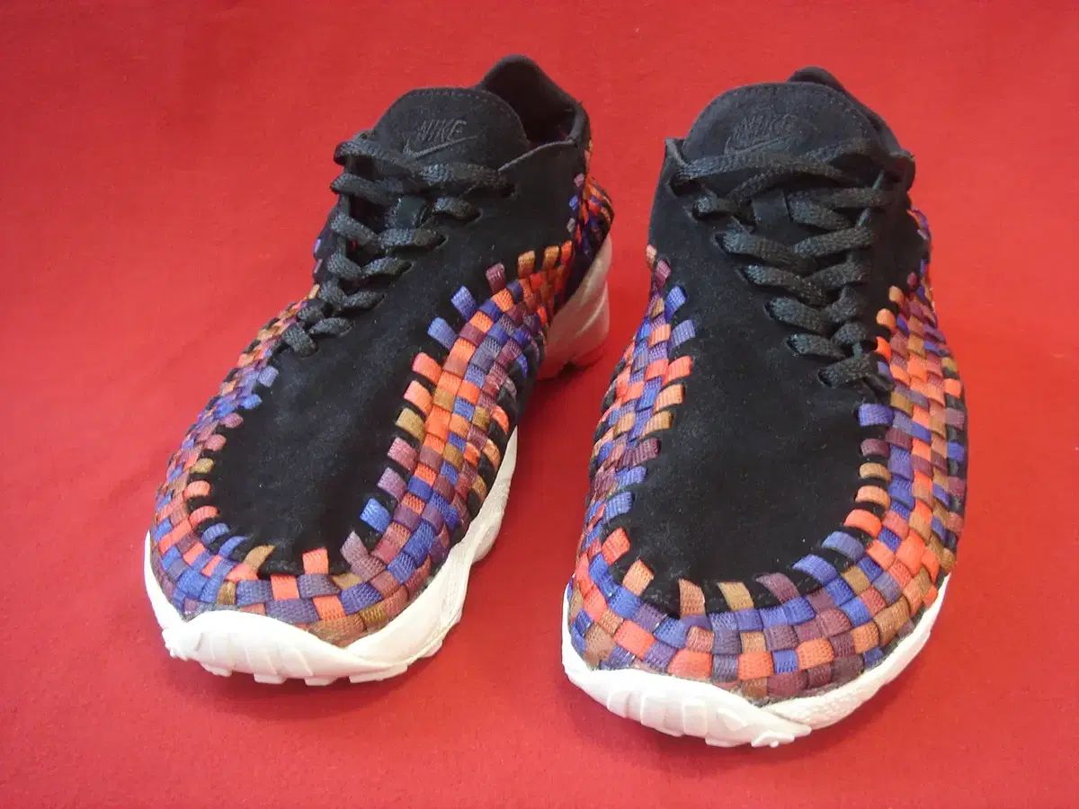 255 NIKE(ナイキ) フットスケープ ウーブン ブラック/レインボー サイズ