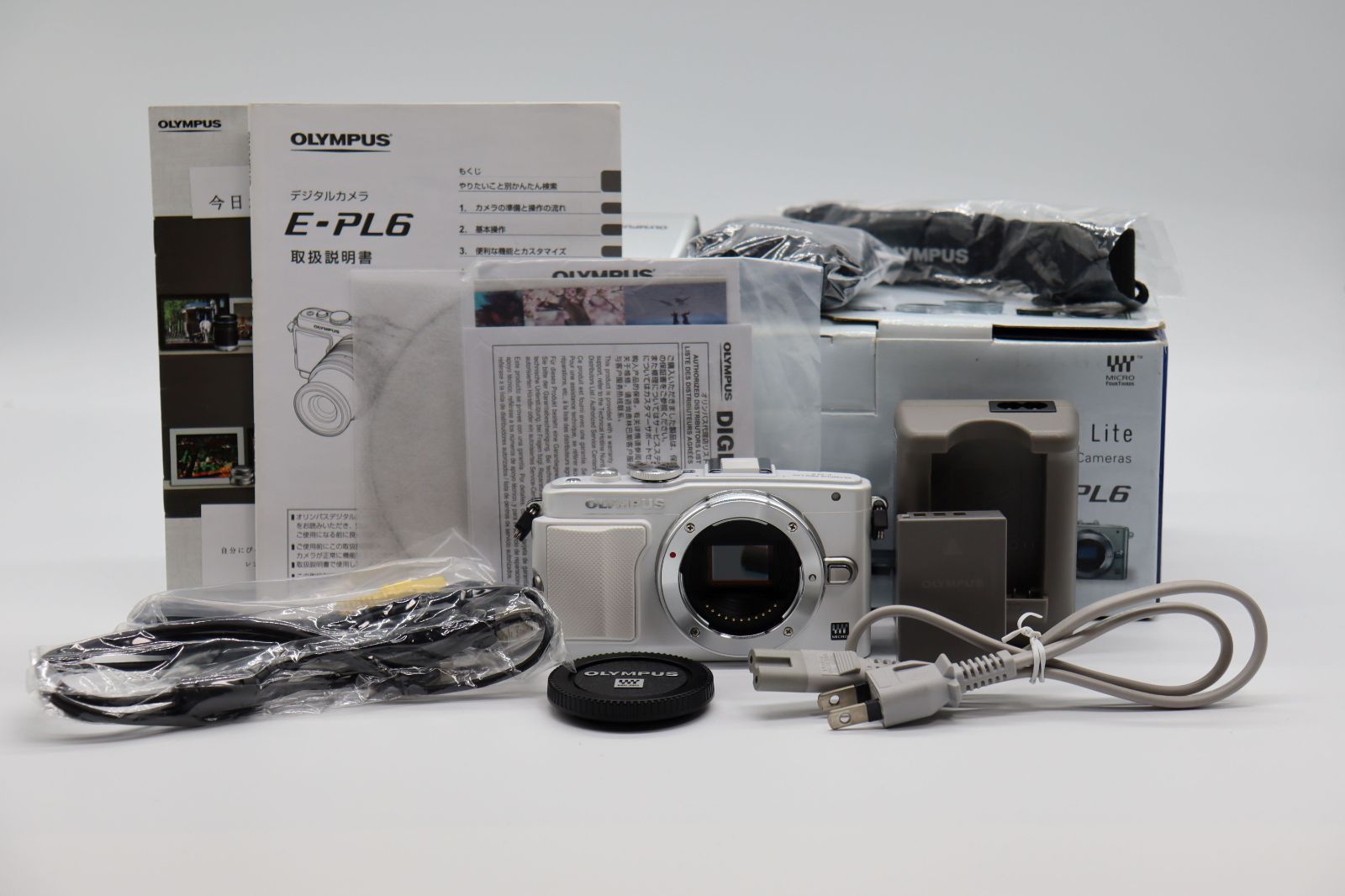 OLYMPUS ミラーレス一眼 PEN Lite E-PL6 ボディ ホワイト E-PL6 BODY WHT-