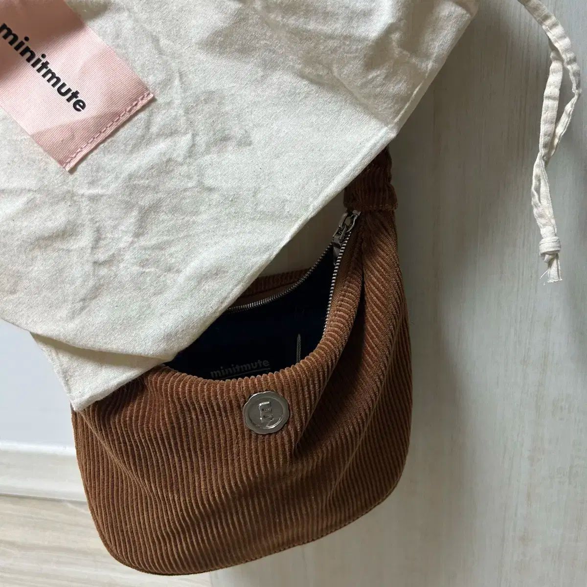 【minitmute】コーデュロイ ミニバッグ MINITMUTE(ミニミュート) CLO WAIST コーデュロイ - メルカリ