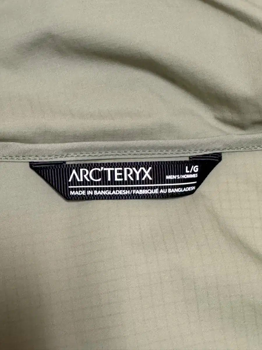 存在感抜群！ L ARC TERYX アークテリクス スコーミッシュ 可愛い