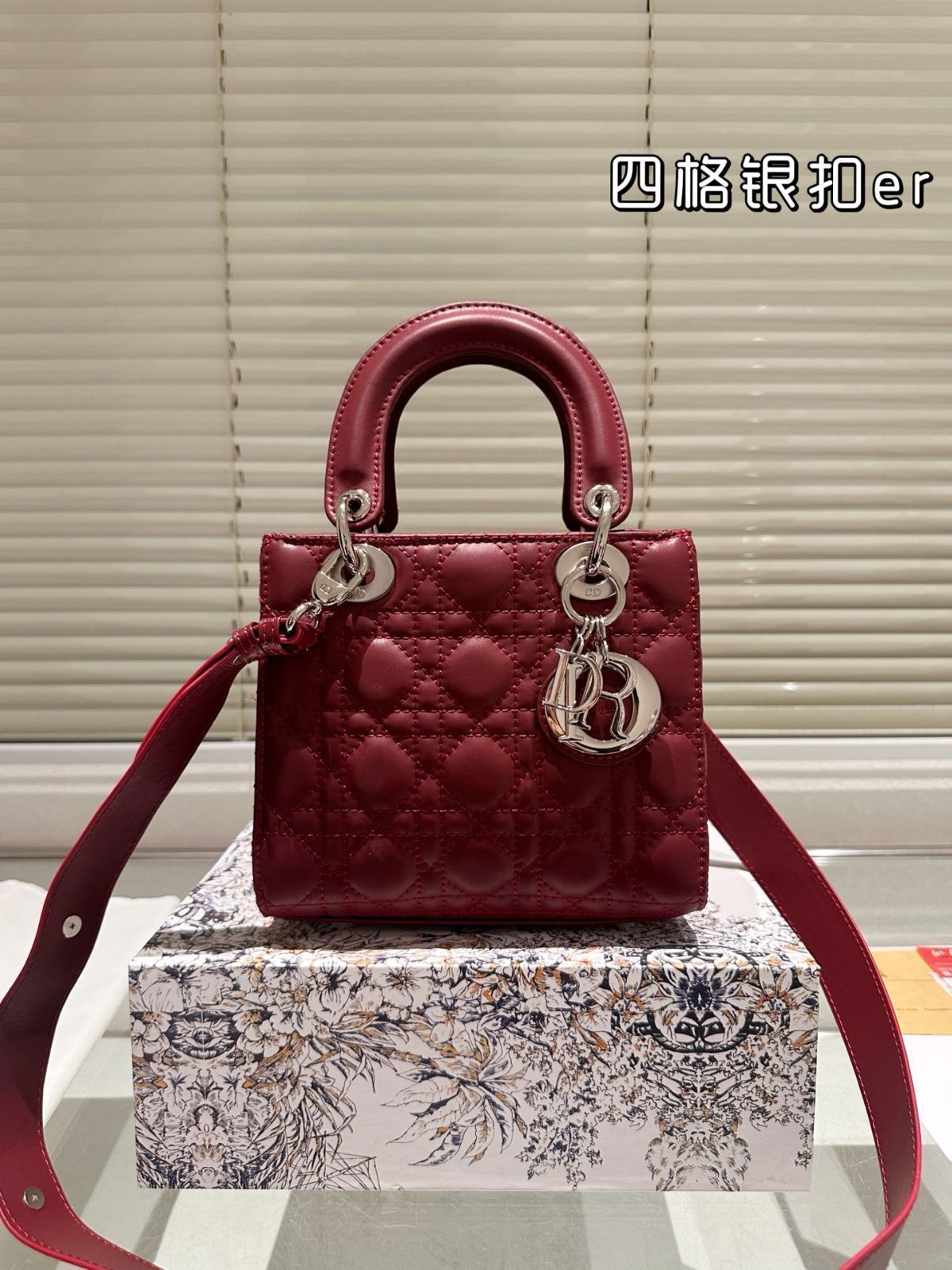 今日特価】Dior Lady Dior Lambskin Bag with Foldable Gift Box