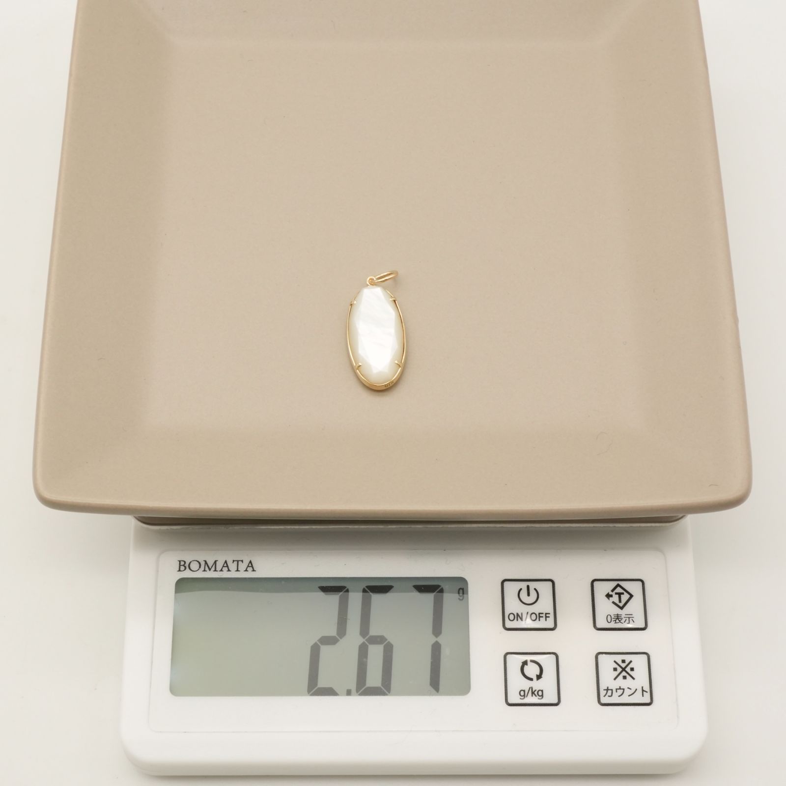 美品⭐︎agete K10白蝶貝とクオーツのリバーシブルチャーム アガット 白蝶貝×クォーツ リバーシブル チャーム K10/24-5516S