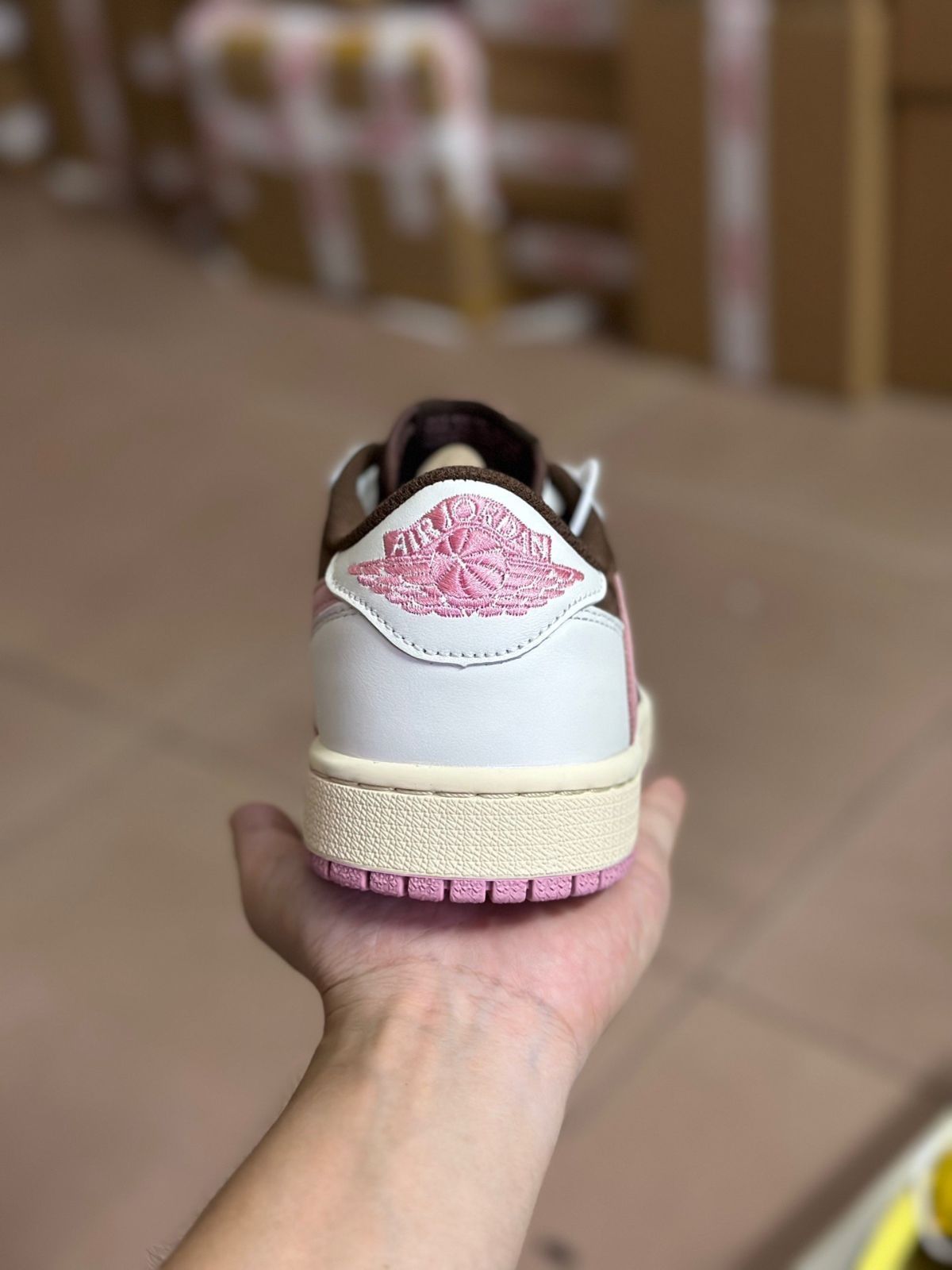 新品未使用 Nike ナイキ 男女兼用??箱付??新品?Nike ナイキ Air Jordan Travis Scott x Air Jordan 1 Low OG “Dark Pony” DZ4137-206