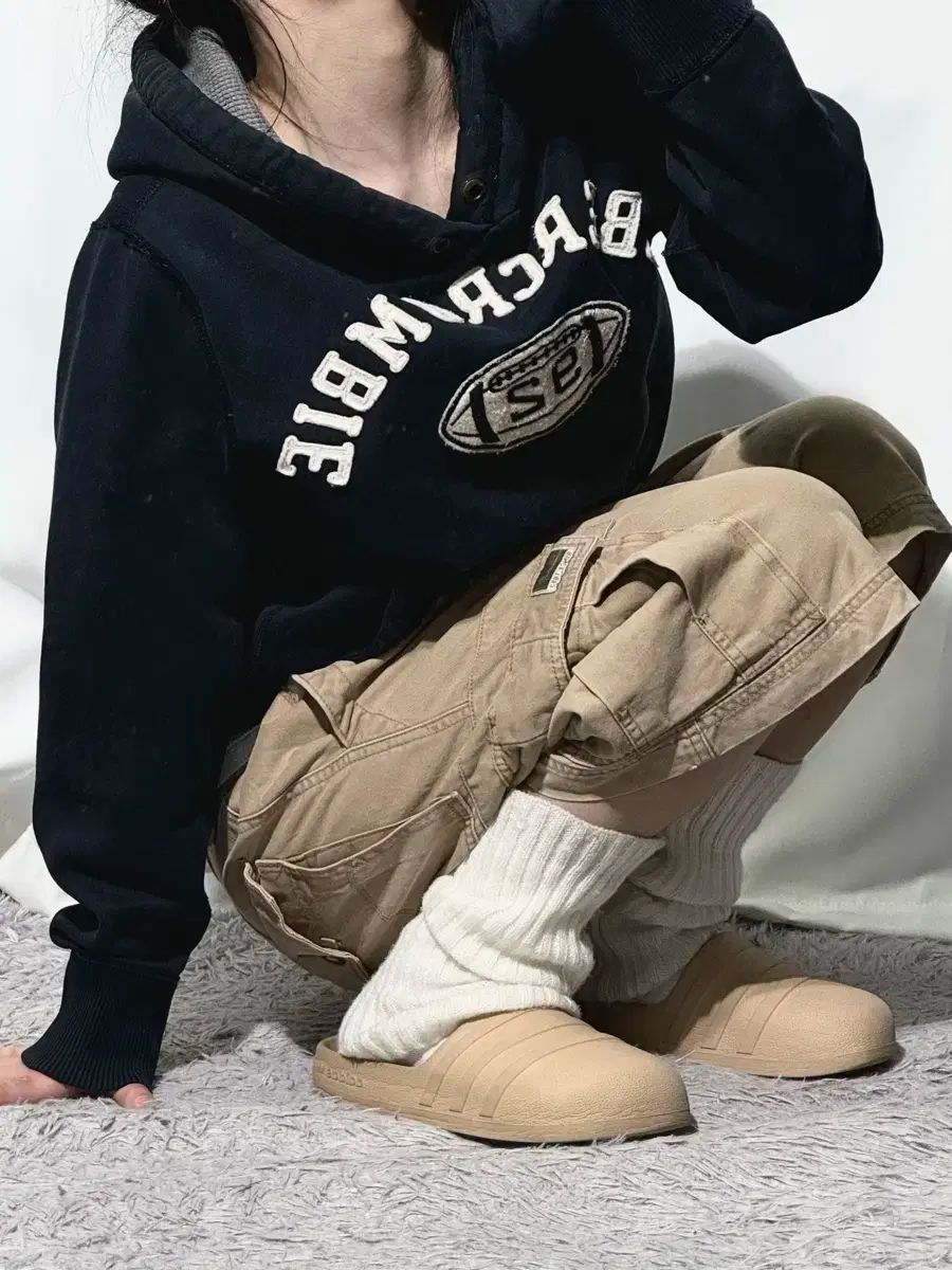 【雷市場（ポンジャン）商品韓国直送】 Abercrombie(アバクロンビー) 白 パッチ ロゴ フード