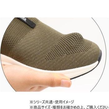 カーキ