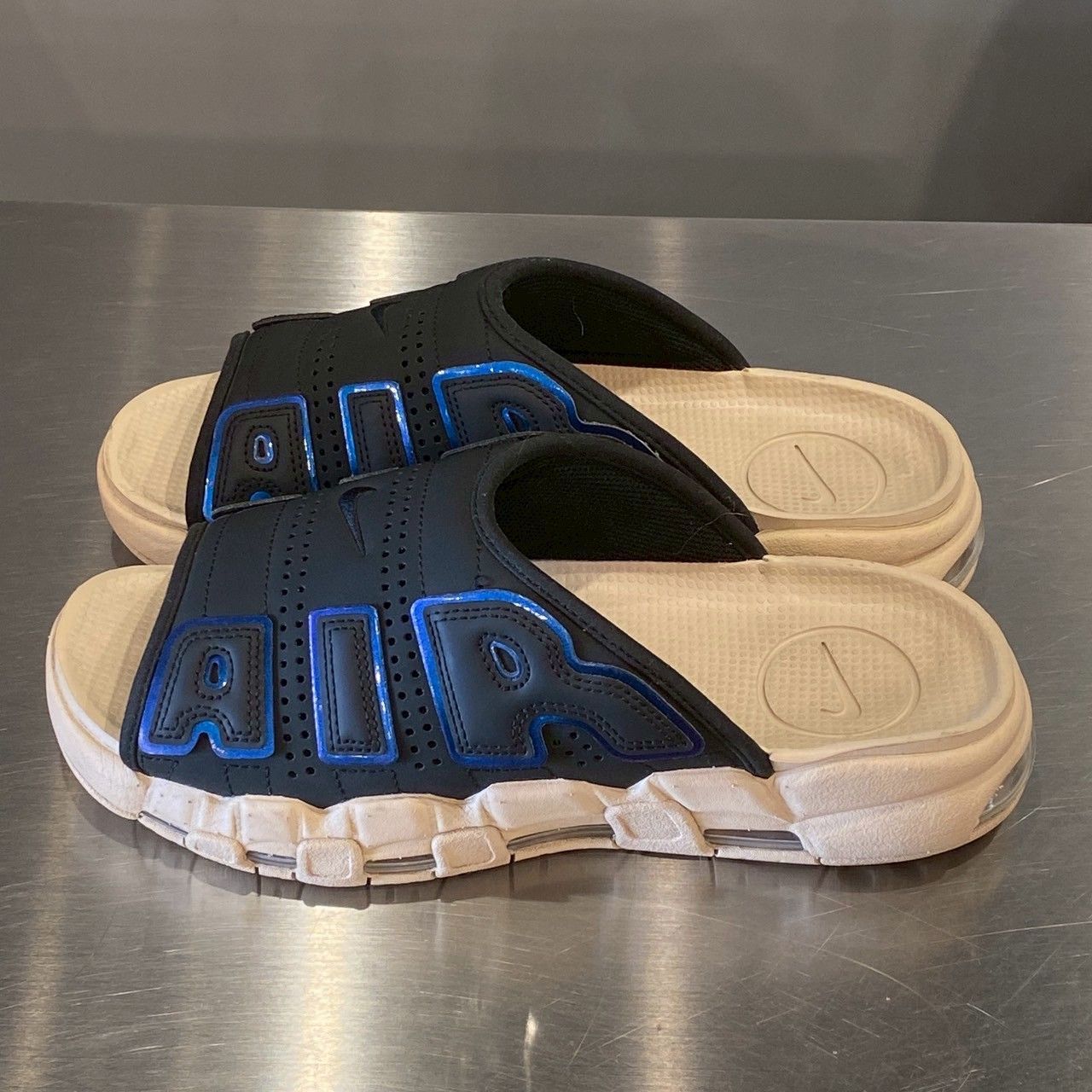 NIKE』ナイキ (27) エアモアアップテンポスライド - メルカリ NIKE』ナイキ (27) エアモアアップテンポスライド - メルカリ