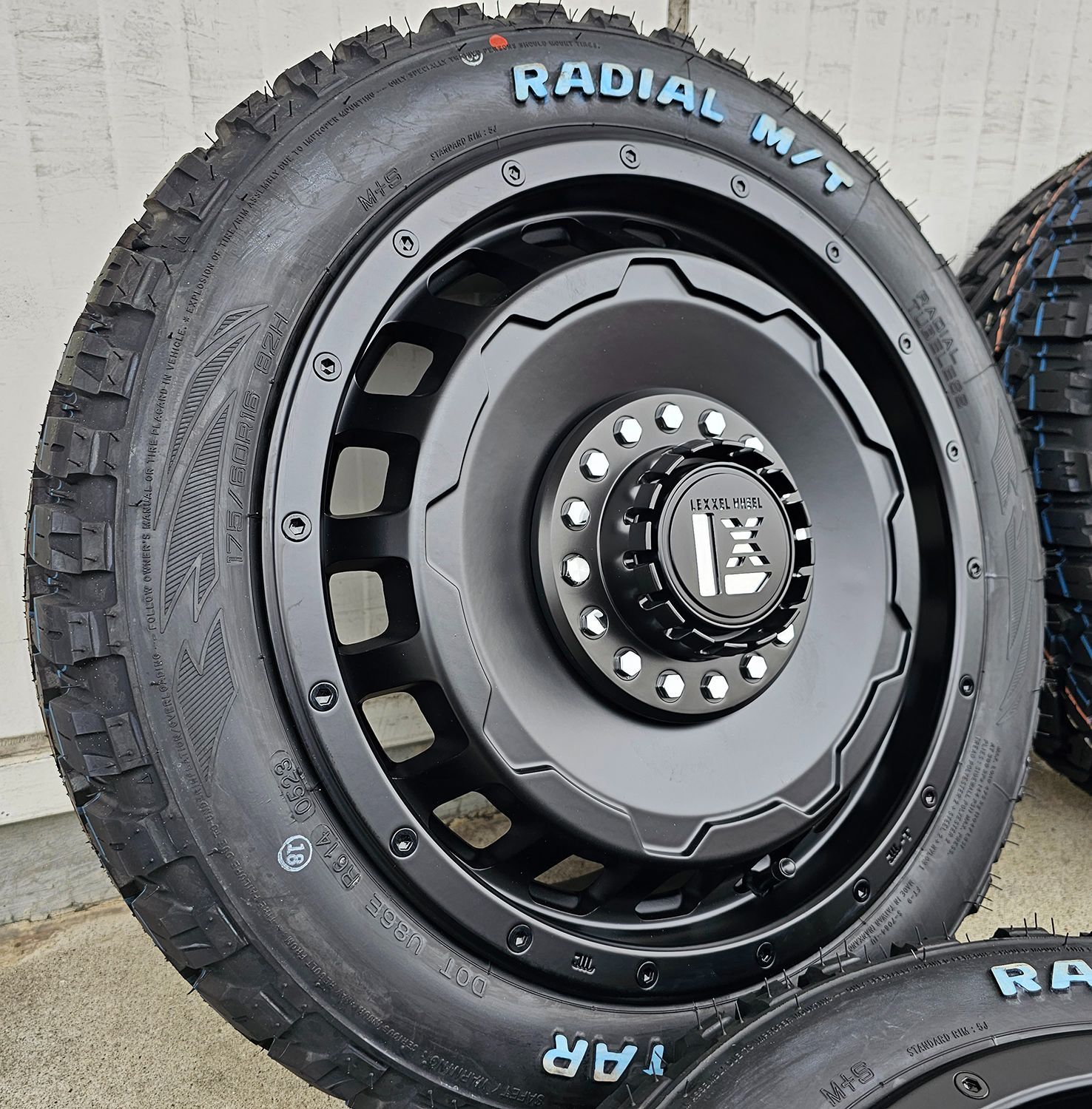 クロスビー レクセル スワッガー【純正タイヤサイズ】 オフロード系 MUDSTAR MT 175/60R16 タイヤホイール 16インチ ホワイトレター  - メルカリ