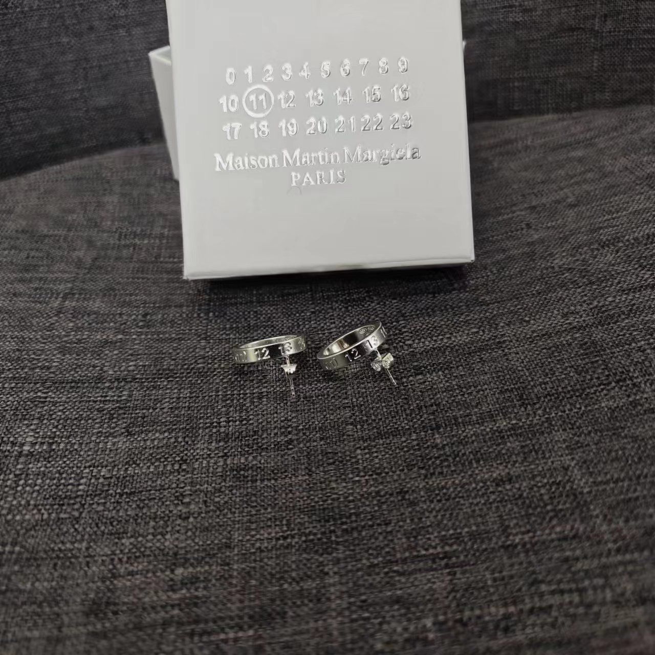 Maison margiela 推せる ロゴ ピアス