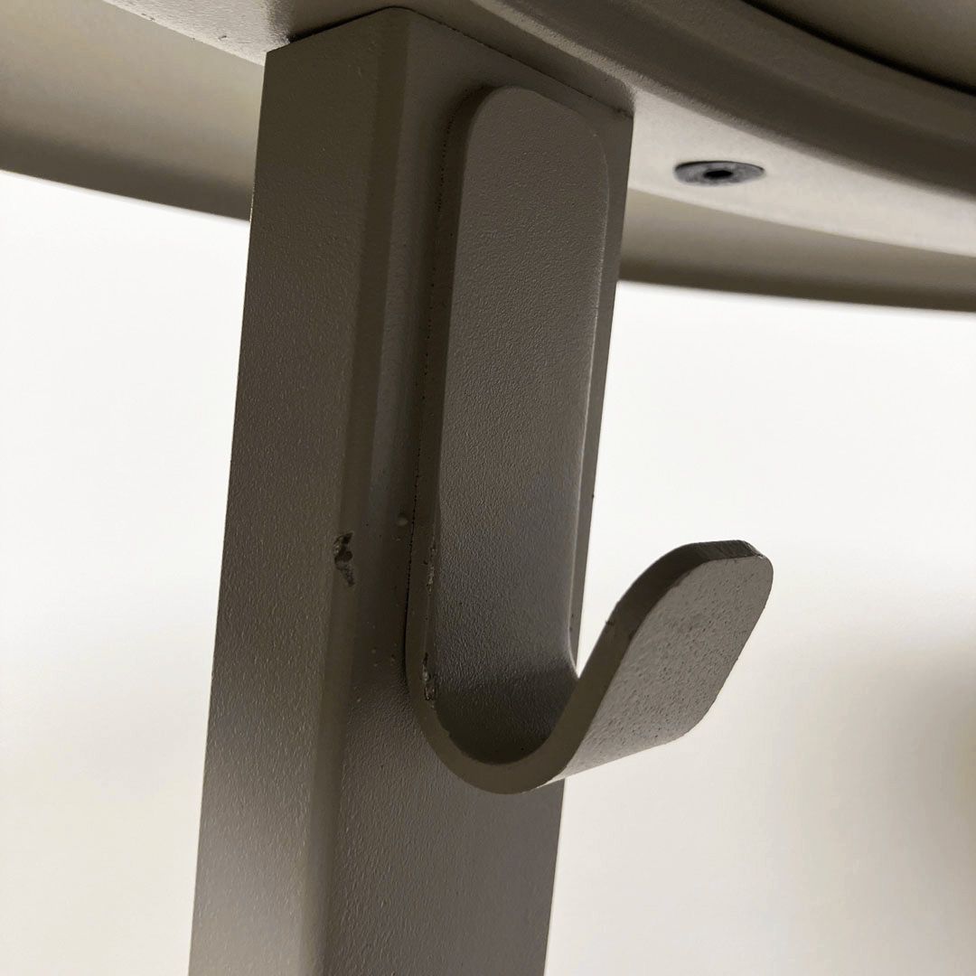REVOLVER TABLE